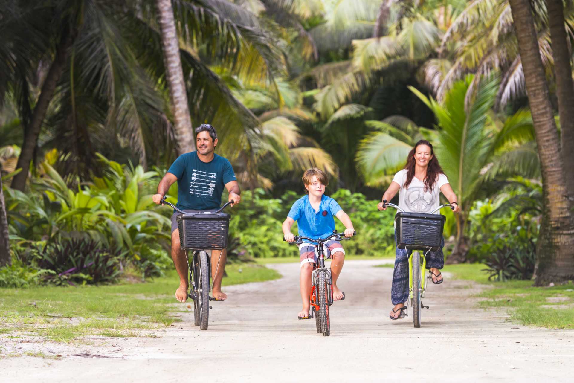 Alphonse family cycling seychelles